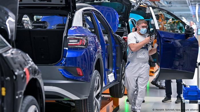 Deutschland Zwickau | Volkswagenwerk | Produktion des ID.4 