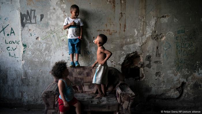 Pobreza infantil en Brasil.