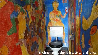 Η περίφημη τουαλέτα του Ντύρενματ για τους ξένους