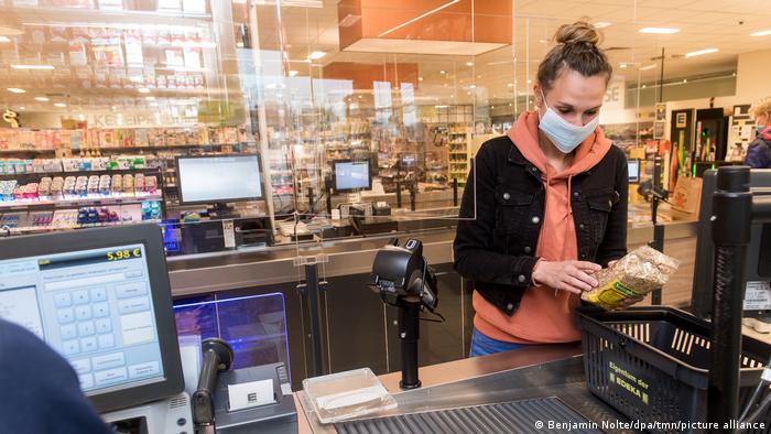 Duże sieci supermarketów w Niemczech chca zachęcać do szczepień na COVID-19