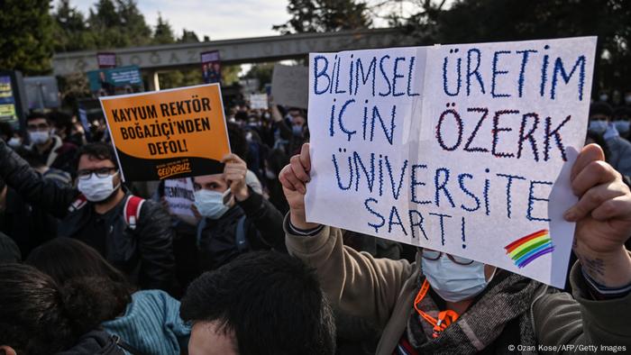 iki bogazici ogrencisine tutuklama turkiye dw 31 01 2021