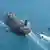 Manuver Garda Revolusi Iran membajak kapal tanker berbendera Korea Selatan, MT Hankuk Chemi, di Selat Hormuz, Senin (4/1).
