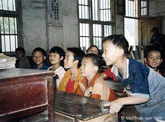 Schule Ein Luxus Von Der Elementarbildung Im Landlichen China Welt Dw 29 08 02