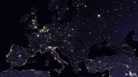 Близо 80 от хората на Земята живеят под нощно небе