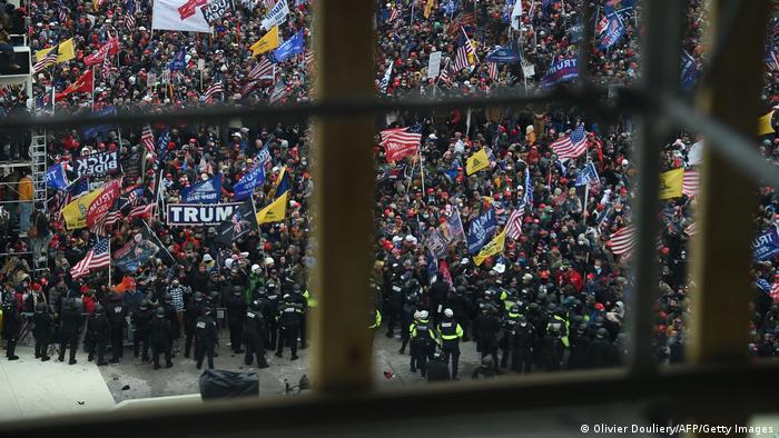  Supporters of US President Donald Trump gather outside the US Capitol's Rotunda on January 6, 2021