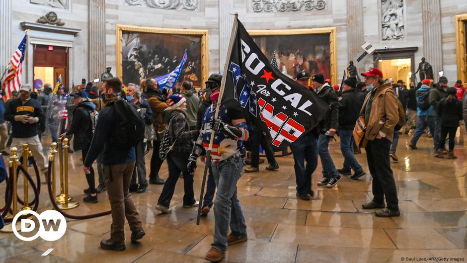 Apoiadores de Trump invadem Congresso dos EUA