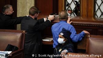 Απίστευτες σκηνές για μια ευνομούμενη πολιτεία