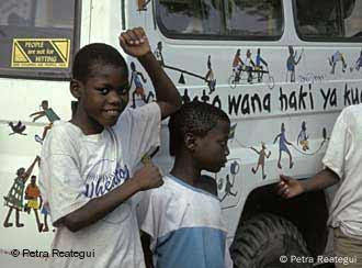 Aids In Tansania Der Kampf Gegen Ein Tabu Welt Dw 27 02 03