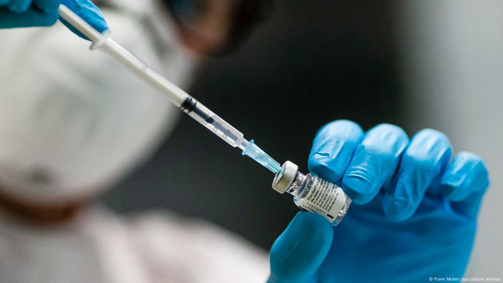 Covid Why Some Doctors And Nurses Hesitate To Get Vaccinated Germany News And In Depth Reporting From Berlin And Beyond Dw 07 01 2021