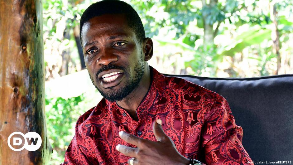 Uganda: Presidential candidate Bobi Wine says army raided his home, arrested staff | DW | 12.01.2021
