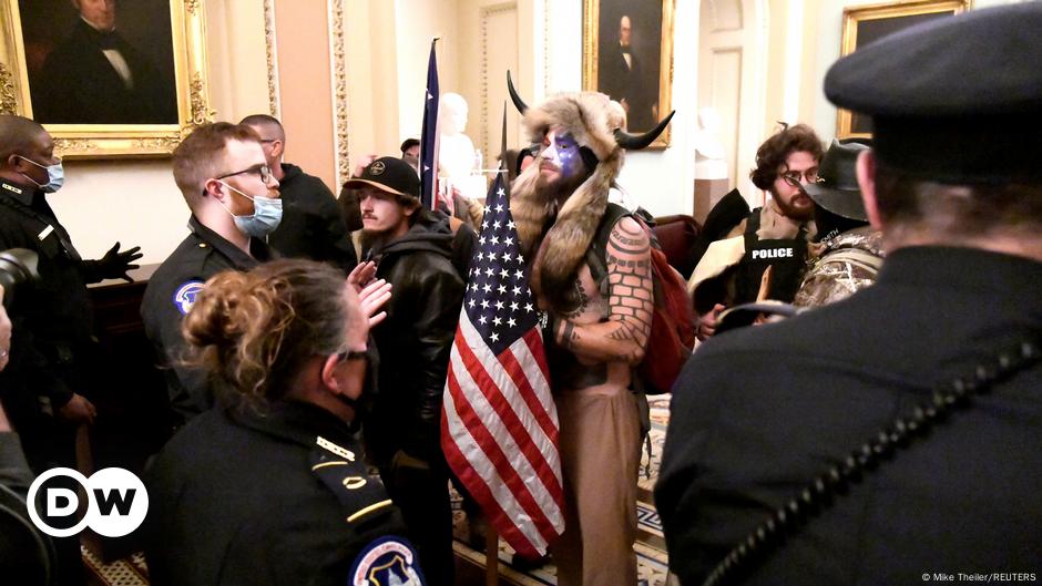 Us Charges Rioters After Viral Photos Of Capitol Siege News Dw 09 01 2021