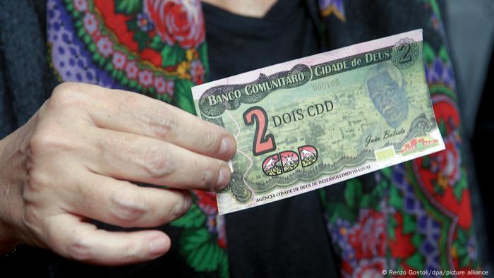 Billete de un banco comunitario.