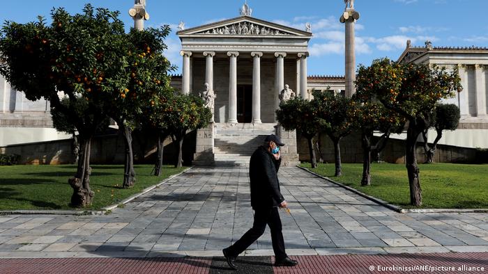 У Греції вийти на вулицю можна лише за поважної причини