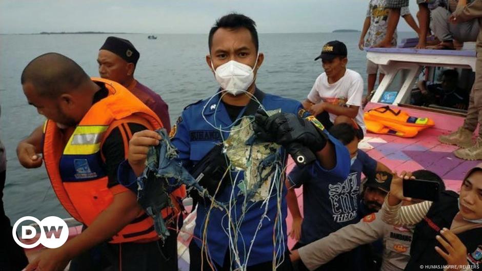 Confirman Hallazgo De Restos Del Avion Indonesio De Sriwajaya Air El Mundo Dw 09 01 2021