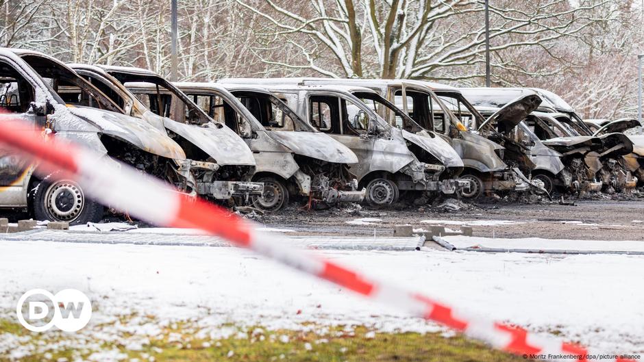 Deutschland: Behörden vermuten Brandanschlag ganz links auf das Asylzentrum |  Nachrichten |  DW