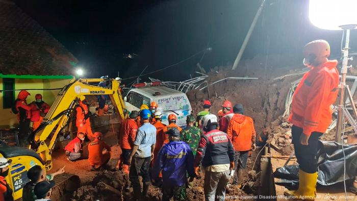 Setelah manusia meninggal dunia ia akan memasuki alam