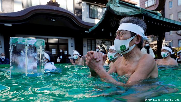 BdTD Japan Tokio | Eisbad mit Maske