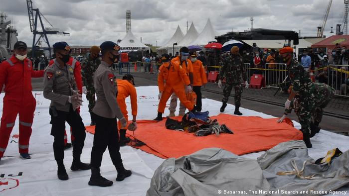 Indonesien Jakarta | Flug SJY182 | Suche nach vermisstem Flugzeug Indonesien Jakarta | Flug SJY182 | Suche nach vermisstem Flugzeug