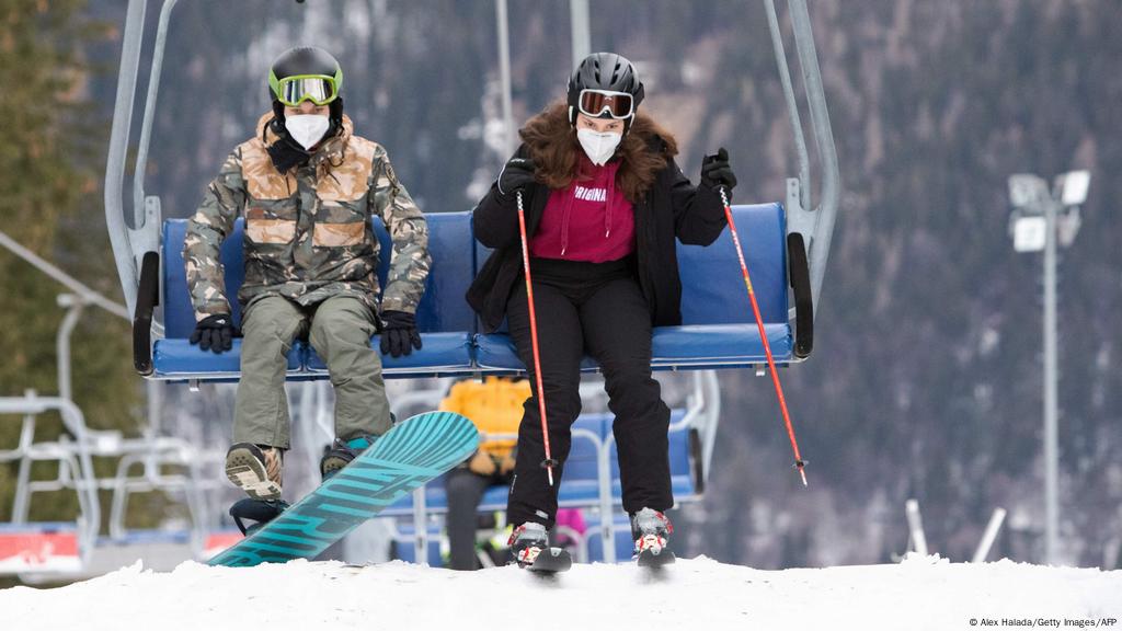 Ski Season Is On Again In Germany And Austria With Restrictions Culture Arts Music And Lifestyle Reporting From Germany Dw 12 11 2021