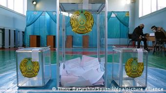 Избирательный участок на парламентских выборах в Казахстане, фото из архива, январь 2021 года
