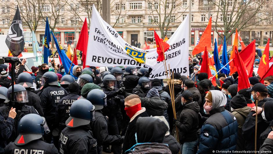 Scuffles in Berlin as left remembers murdered communist icons | News | DW - Vimarsana News