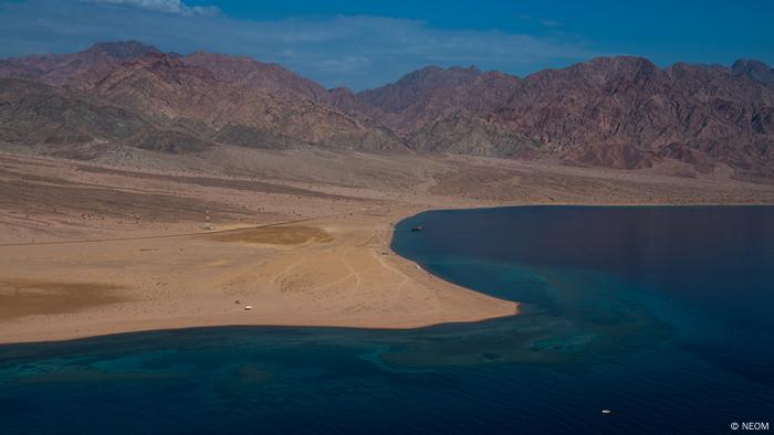 Blick auf die Wüstenlandschaft, auf der Neom entstehen soll