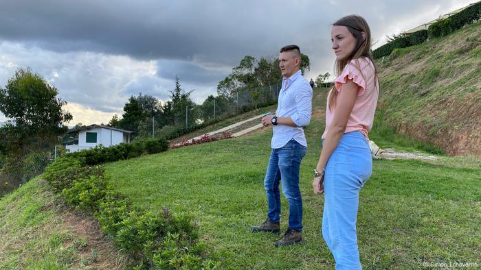 Daniel Correa y Melissa Naranjo, Compostaje de mascotas Pleia, Medellín, Colombia.