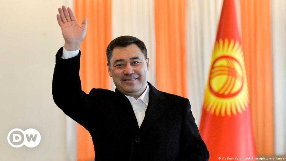 Kyrgyzstan holds vote on whether to strengthen presidency | DW | 11.04.2021