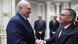 Александр Лукашенко и Рене Фазель пожимают руки Александр Лукашенко и Рене Фазель пожимают руки