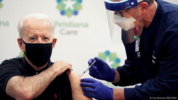 Joe Biden receives Pfizer / Biontech vaccine