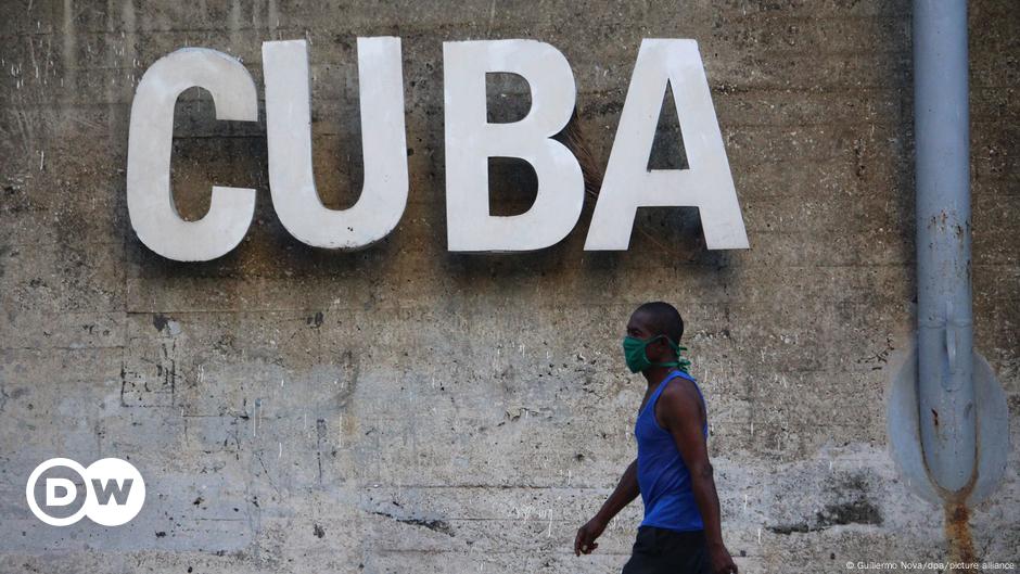 Trump puts Cuba back on the terrorist list |  Currently America |  DW