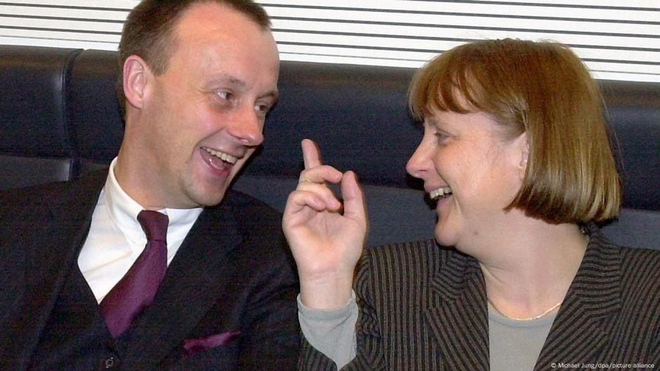 Ko se zadnji smeje... Fridrih Merc i Angela Merkel u kancelariji poslaničke grupe CDU/CSU u Bundestagu u martu 2000.