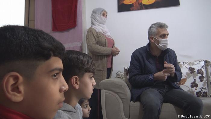 Donat ailesinin çocukları on aydır eğitim görmüyor.