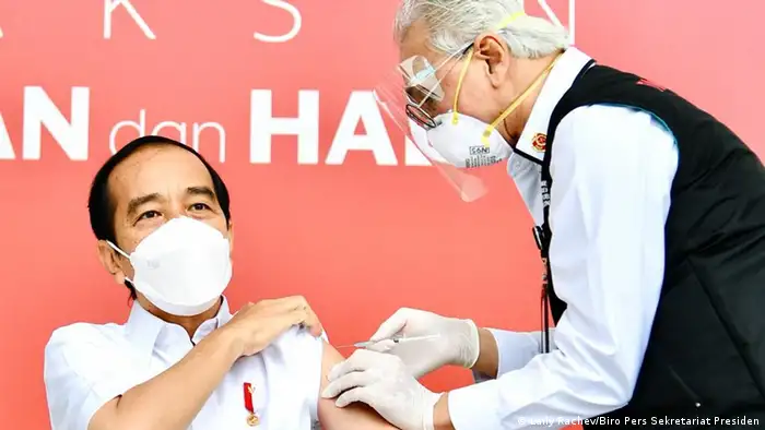 Indonesien Präsident Joko Widodo Covid-19 Impfung