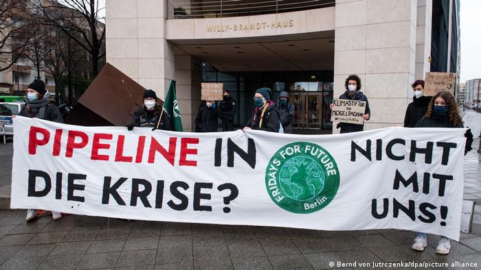 Deutschland Berlin Fridays for Future Protest gegen Gaspipeline Nord Stream 2