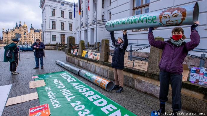 Акция протеста экологических активистов против строительства Северного потока - 2. Берлин, 13 января 2021 г.
