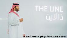 10.01.2021 *** Der saudische Kronprinz Mohammed bin Salman spricht während der Eröffnung eines Projekts namens The Line in Neom. Die High-Tech-Stadt ist eine geplante grenzüberschreitende Stadt in der Provinz Tabuk im Nordwesten von Saudi-Arabien. +++ dpa-Bildfunk +++