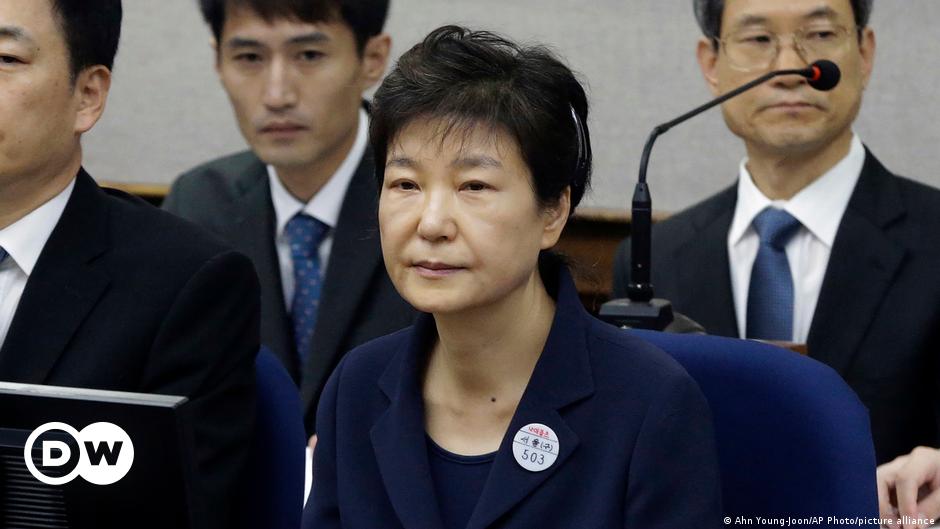 South Korea pardons former President Park Geun-hye | DW | 24.12.2021