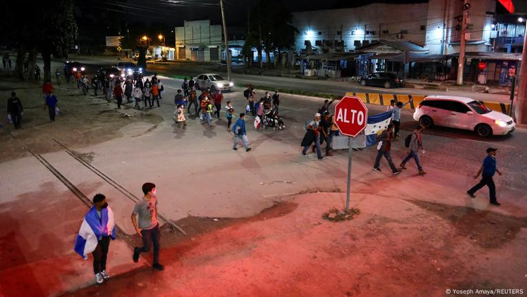 Cientos de migrantes salen de Honduras en caravana a EE.UU