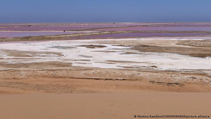 Meerwasserentsalzung I Salzgewinnung am Atlantik, Namibia
