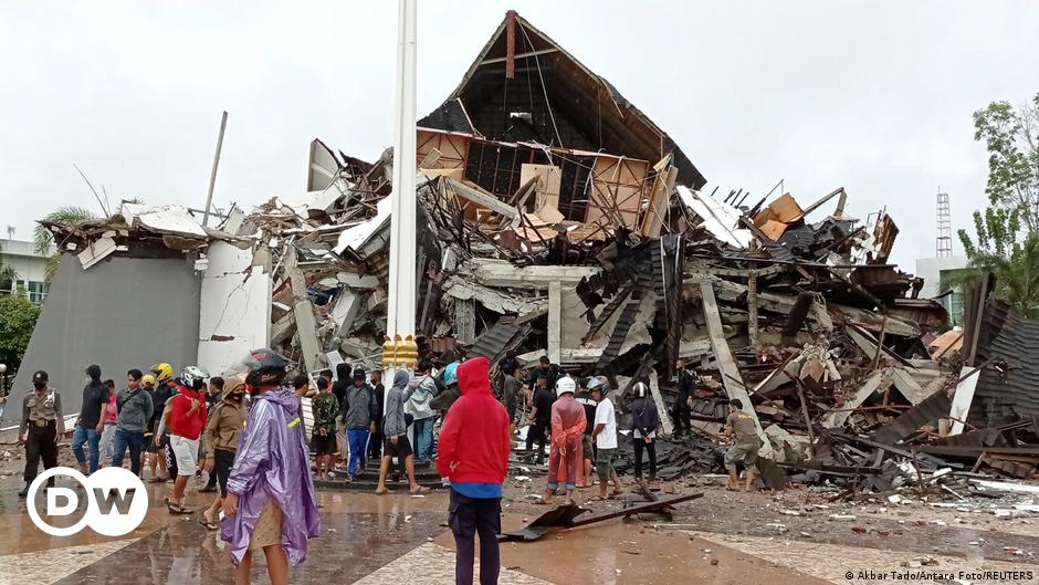 Gempa kuat mengguncang Indonesia – DW – 15 Januari 2021