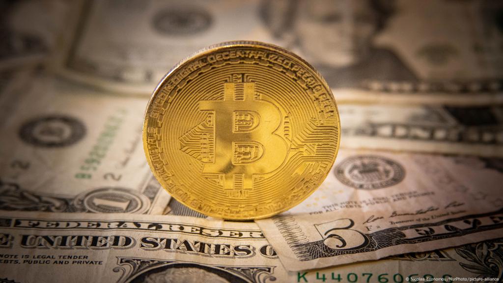 Bitcoin Surges Past 50 000 For First Time News Dw 16 02 2021