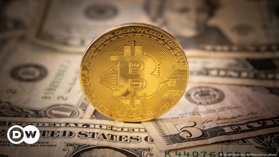 bitcoin-surges-past-usd50-000-for-first-time-or-dw-or-16-02-2021