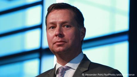 A German politician resigns because he threatened a journalist