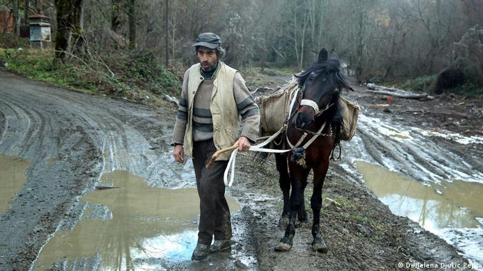  Пътят до къщата на Влада Стоичич е неприятен 