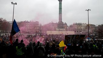 Акция протеста на площади Бастилии