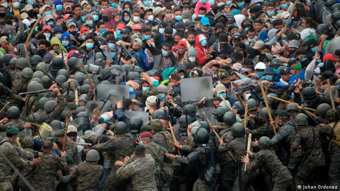 Guatemala, Vado Hondo: enfrentamiento entre policía y migrantes 