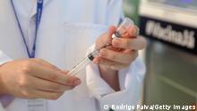 В Україну відправили першу партію вакцини проти COVID-19 з Китаю