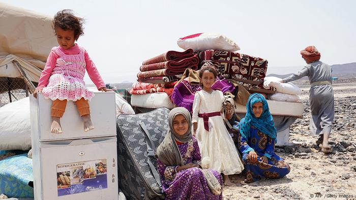Displaced Yemeni children sit alongside thier belongings. 