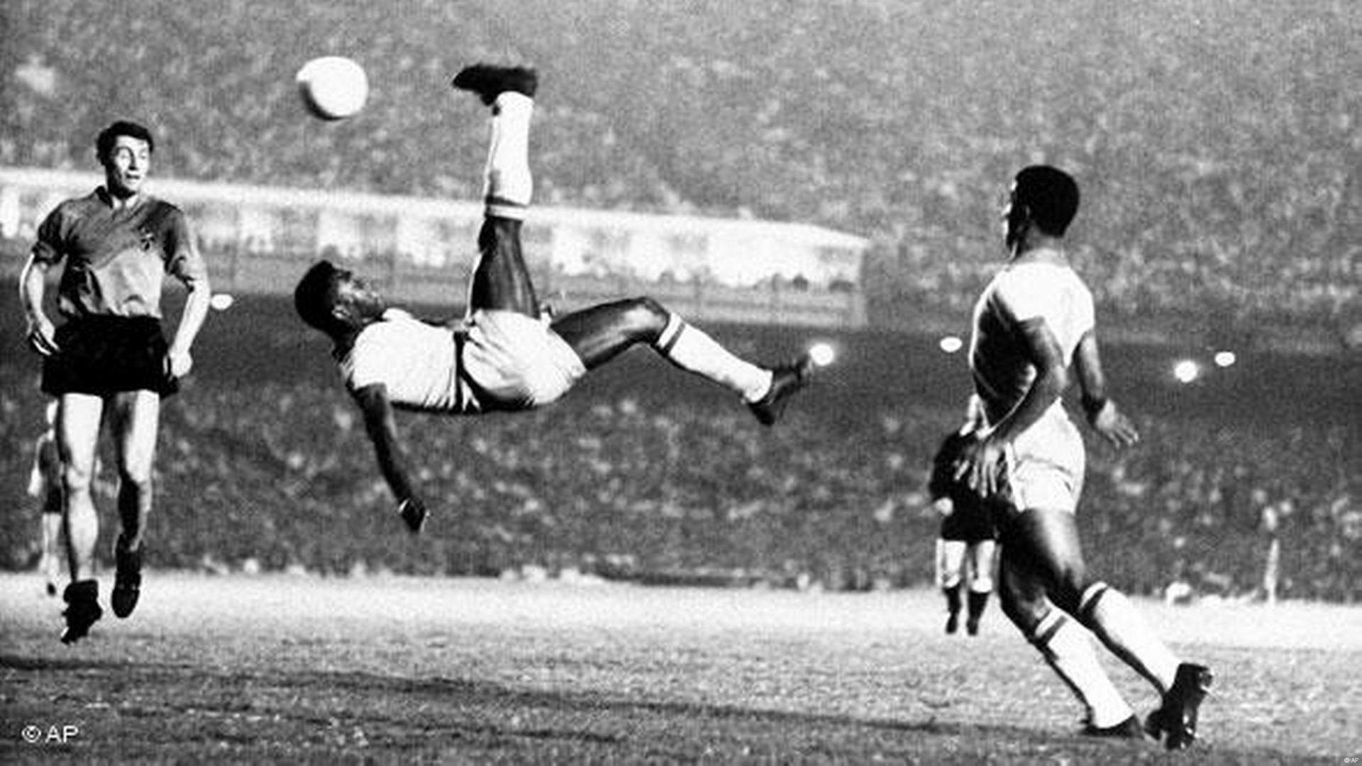 O Rei do Futebol Pelé, primeiro e único – DW – 27/12/2022